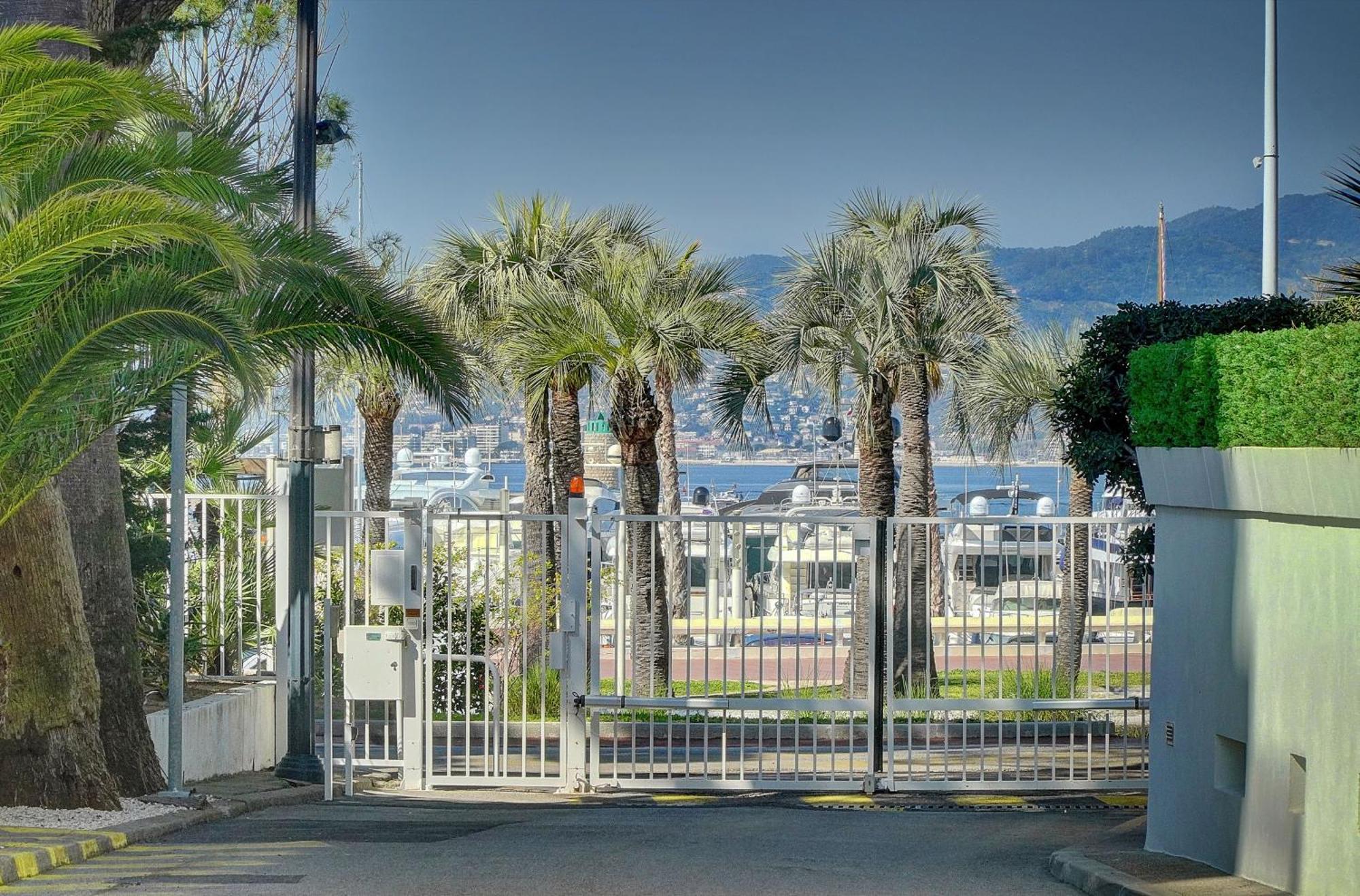 Le Palm - 100M Plage - Croisette - Verriere Cote D'Azur カンヌ エクステリア 写真